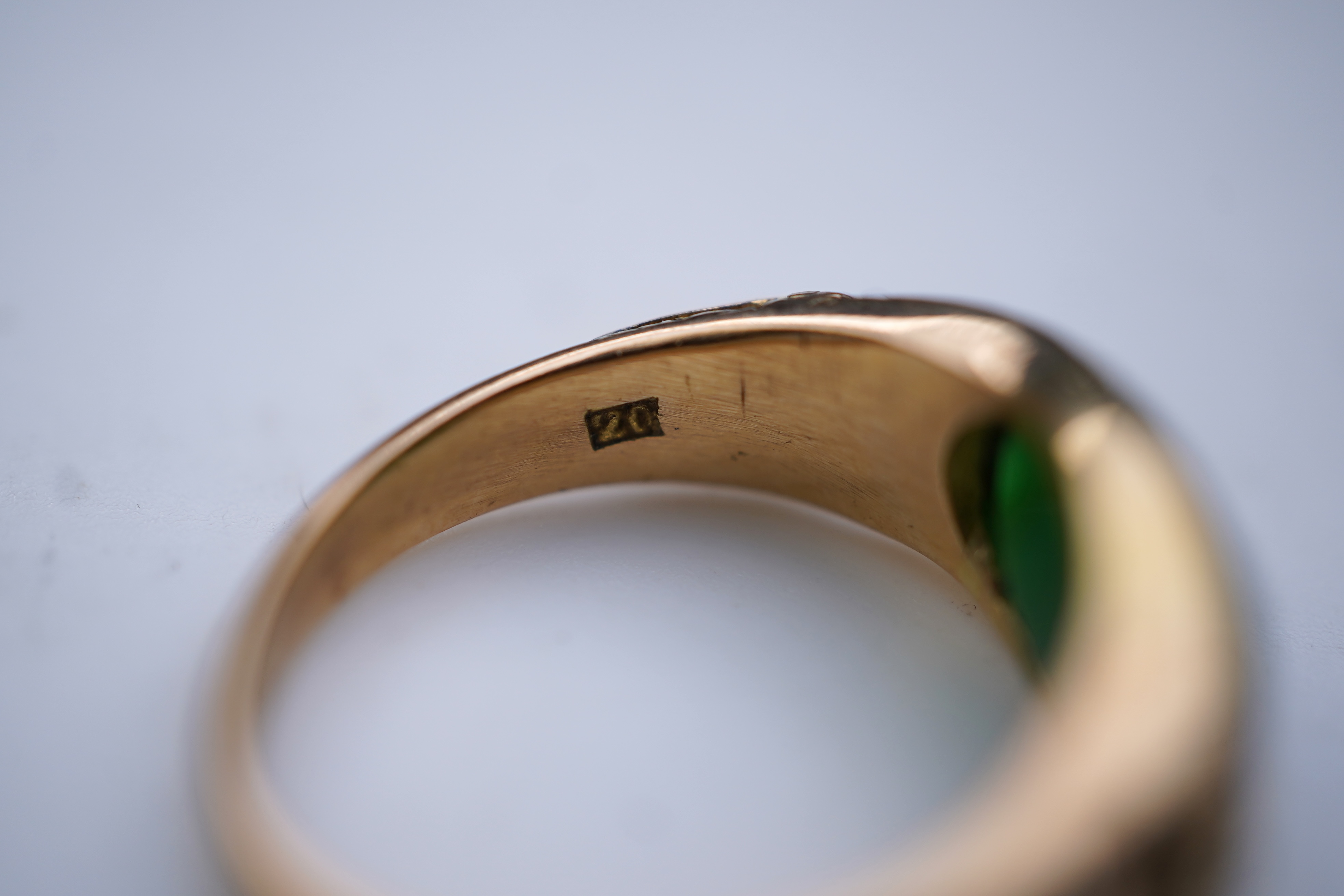 A fine jadeite ring, early 20th century